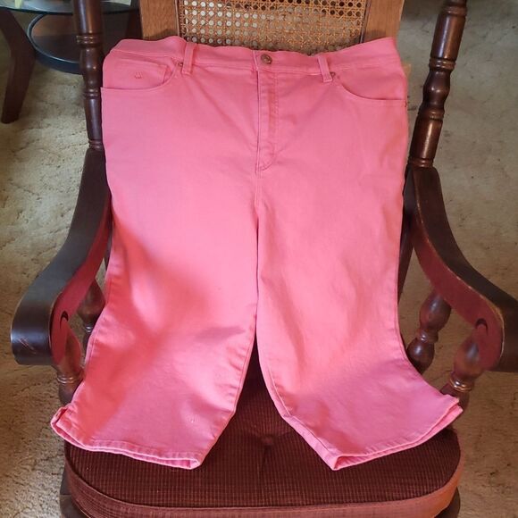Gloria Vanderbilt Amanda All-Around Slimming Effect Pink Capris Sz 14P - Picture 2 of 9